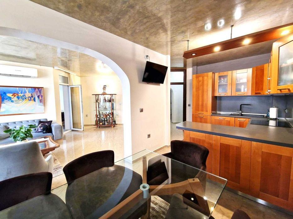 Продава се Тристаен апартамент в Пловдив, Тракия - 118 кв.м за 1949 €/кв.м - Снимка #3