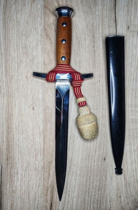 Pumnal de ofițer din Al Doilea Război Mondial, model elvețian din 1943, de Elsener Schwyz