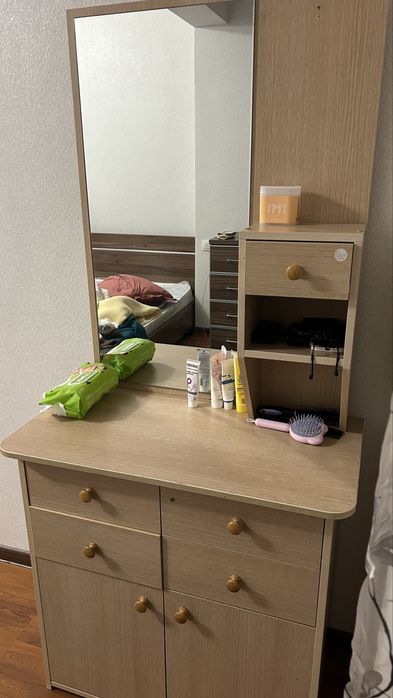 Комот с зеркалом спальный