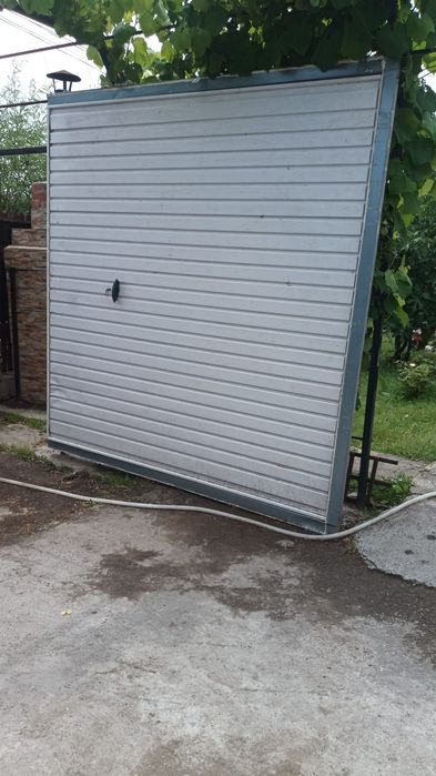 Ușa garaj 600 lei, negociabil