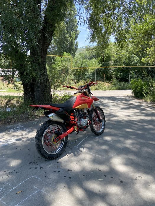 В продаже эндуро 250 кубов