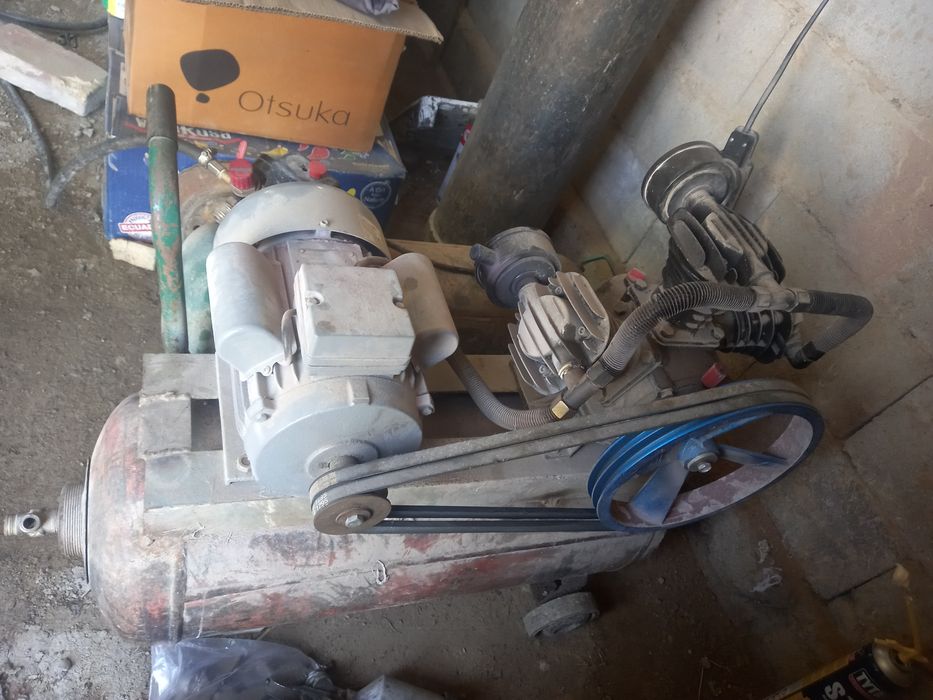 мощный компрессор 3 поршень