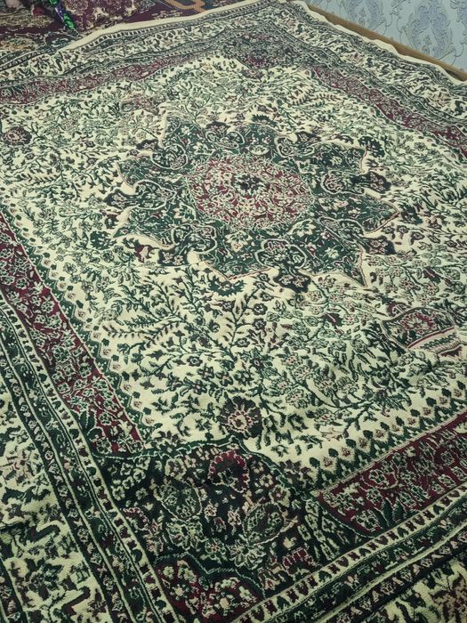 Gilam Sotiladi holati ideal yangi