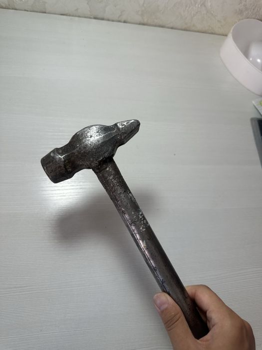 Продаю металический молоток
