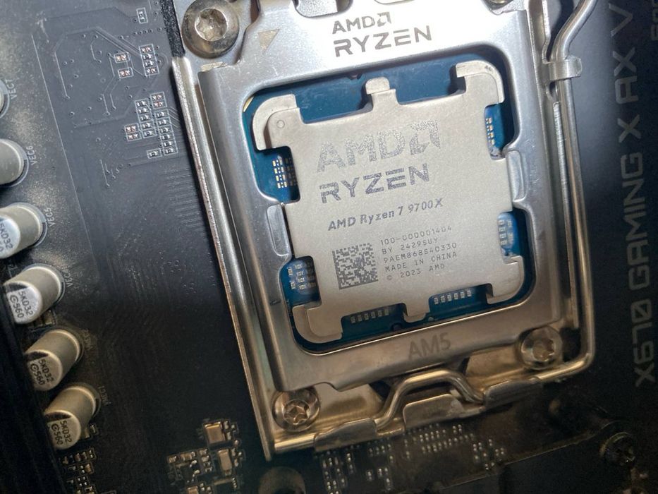 X670 Gigabyte WIFI DDR5 Ryzen 7 9700X