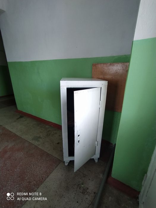 Продам сейф белого цвета