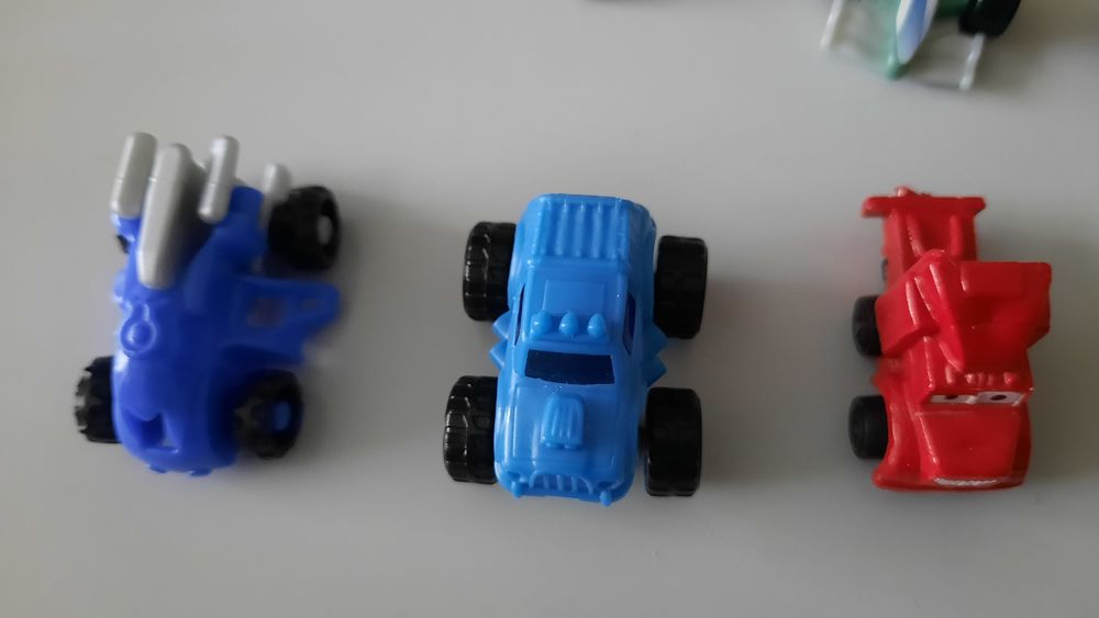 НОвые.  Маленькие машинки.