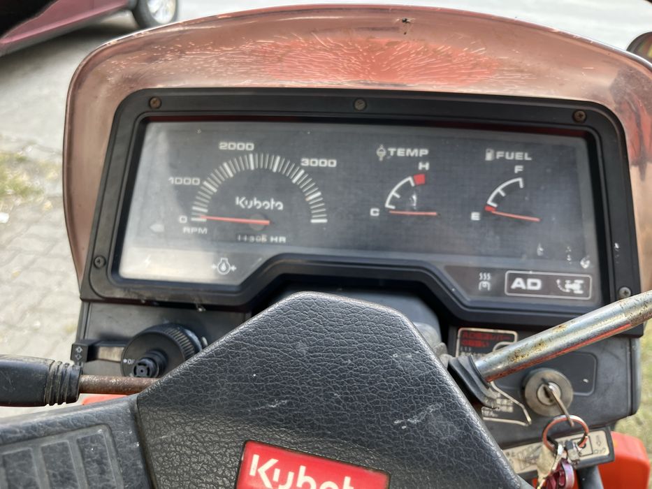 Tractor 4x4 Kubota GT 5 + freza