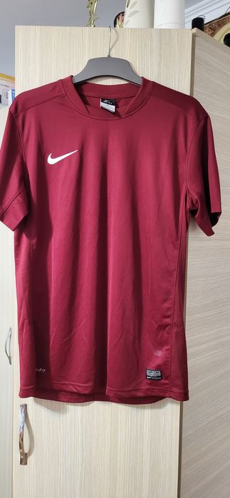 Tricou Nike vișiniu,marimea M