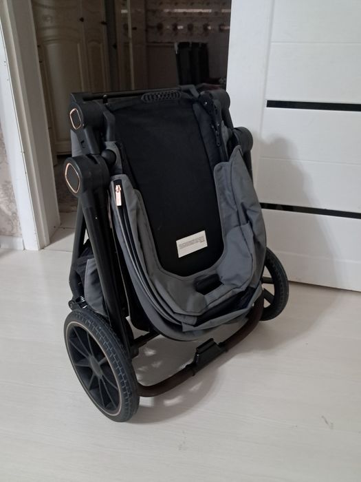 Коляска прогулочная