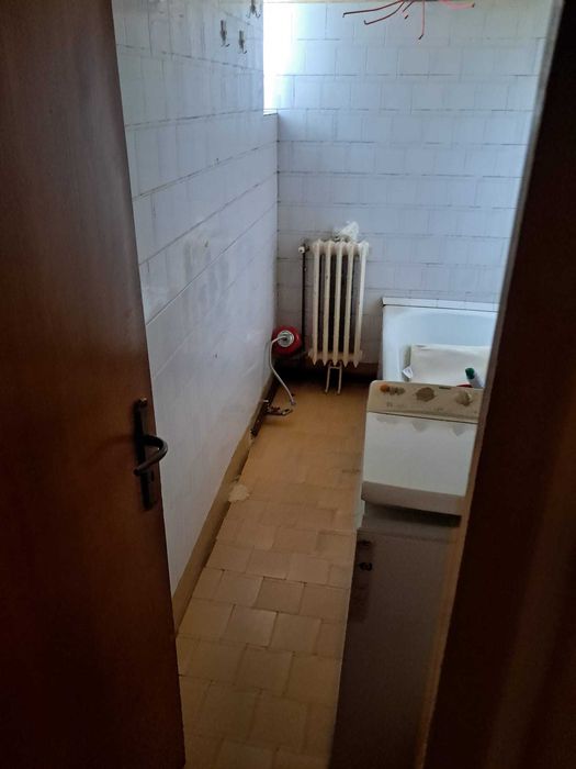 Vand apartament decomandat 3 camere , bucatarie ,2 bai, situat central