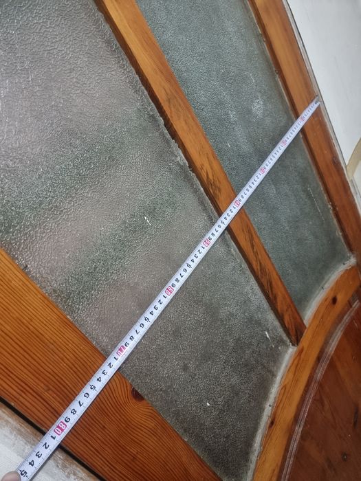 Двери 2 штуки с косяками