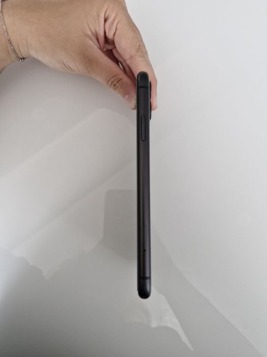 IPhone 11 + калъфи и протектори