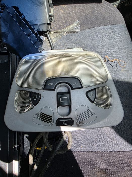 Плафон с копче за панорама Люк на Mercedes W203