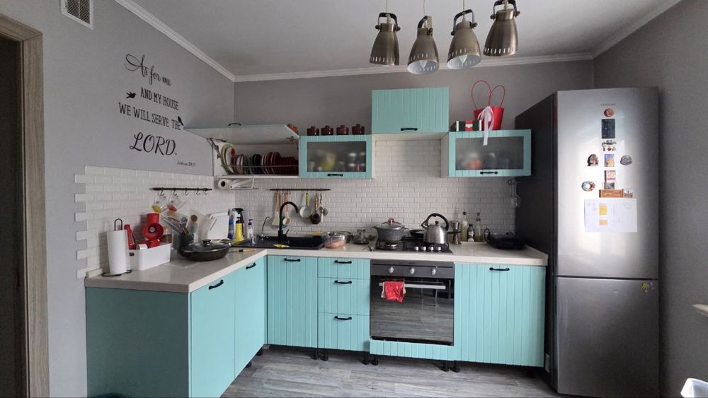 Кухонный гарнитур с техникой и мойкой