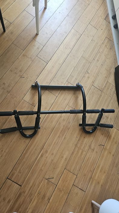 Продам турник для квартиры