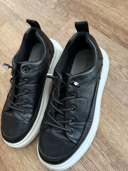 Кроссовки для девочки 36 р