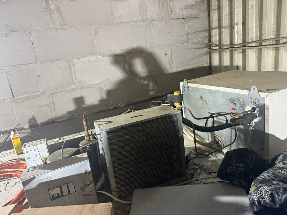 Продается Морозильник камера большая