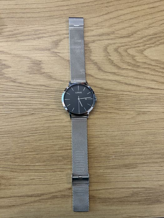 Ceas Lorus gri/negru in stare buna folosit ocazional