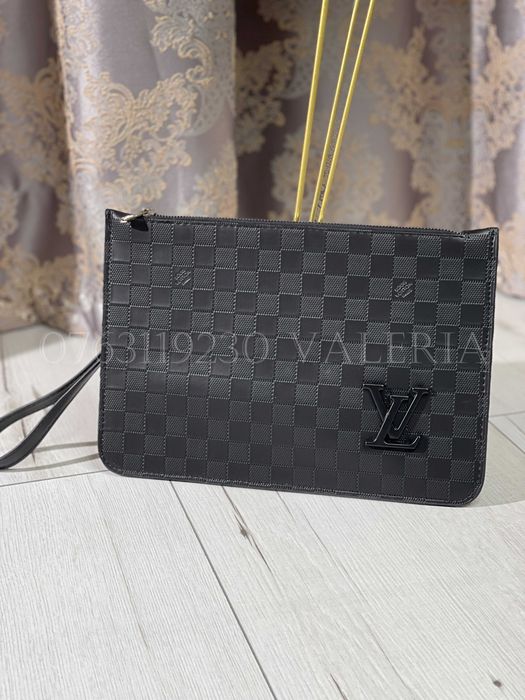 Borseta Louis Vuitton tip plic ingust