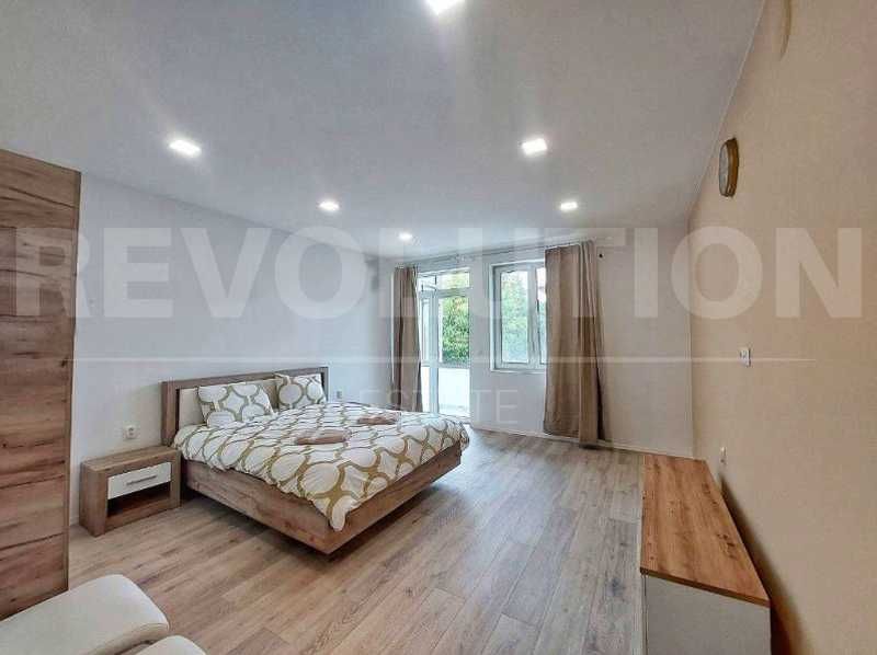 ЛУКСОЗЕН ТРИСТАЕН апартамент в района на Центъра!