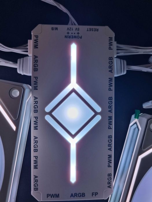 Fan Controller HUB pentru 9 ventilatoare ARGB cu telecomanda