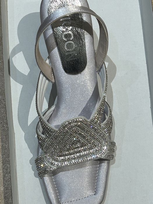 Чисто нови сандали 38 н Recoon