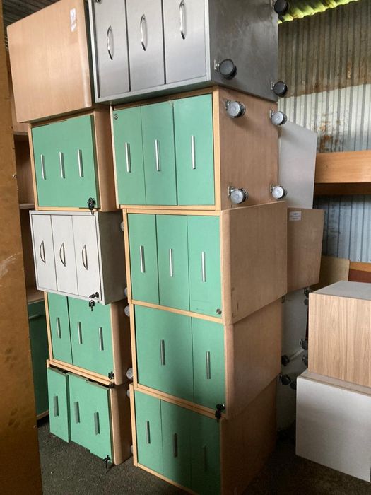 Тумбы офисные на роликах