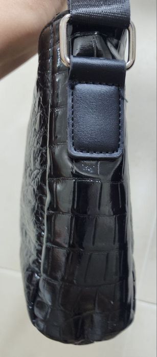 Сумка черная на ремне