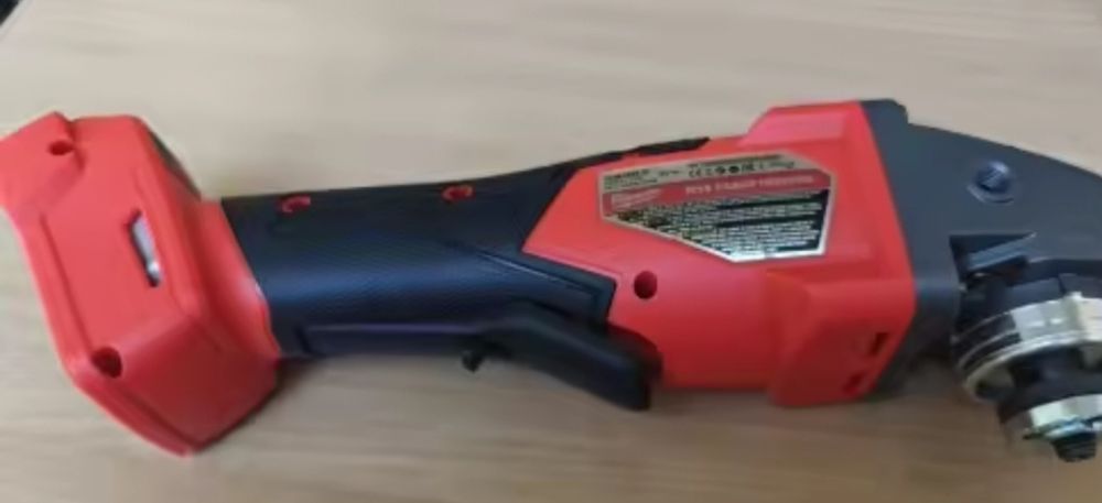 Flex Milwauakee  NEPROFESIONAL  125 nm, 18 V.