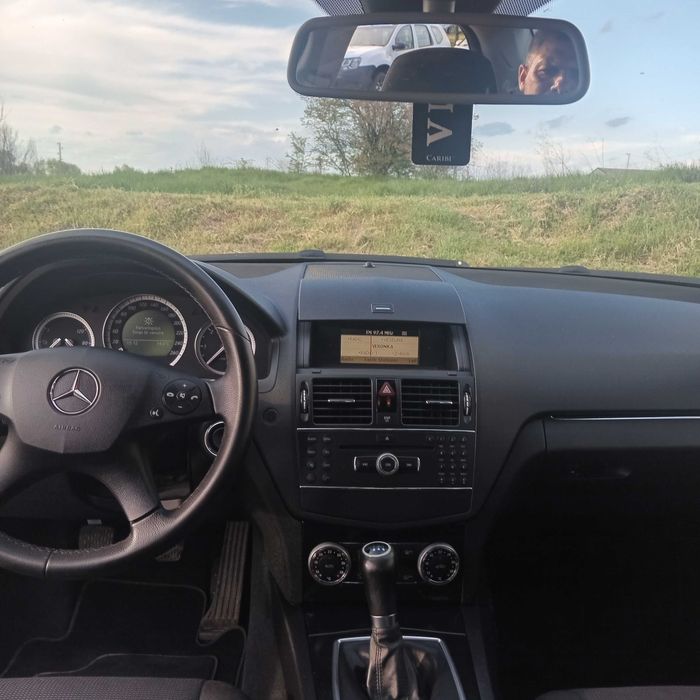 Автомобил  Мерцедес Бенц с200