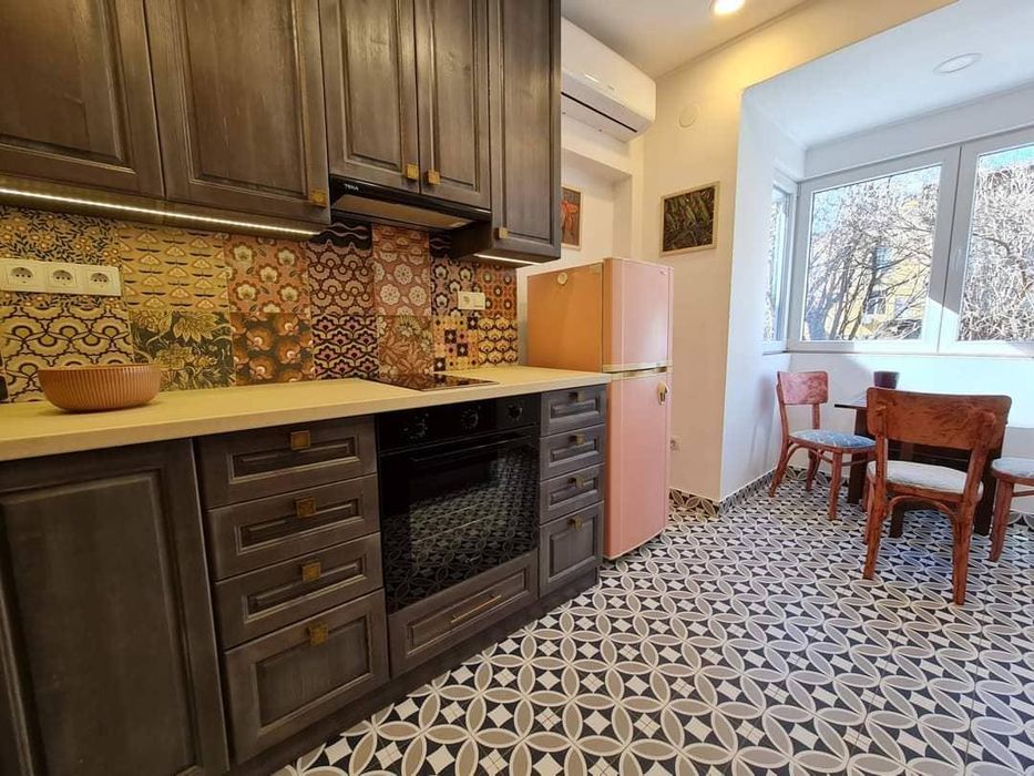 Дава се под наем Тристаен апартамент в София, Оборище - 100 кв.м за 896.58 € - Снимка #4
