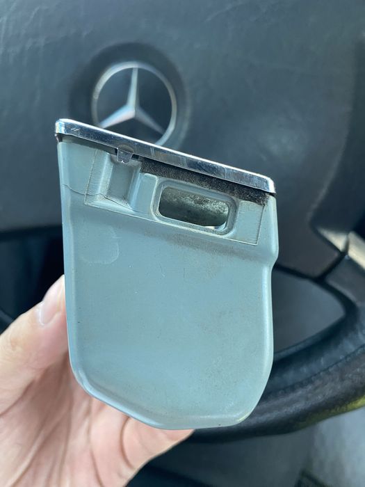 Пепельница на w124 Mercedes