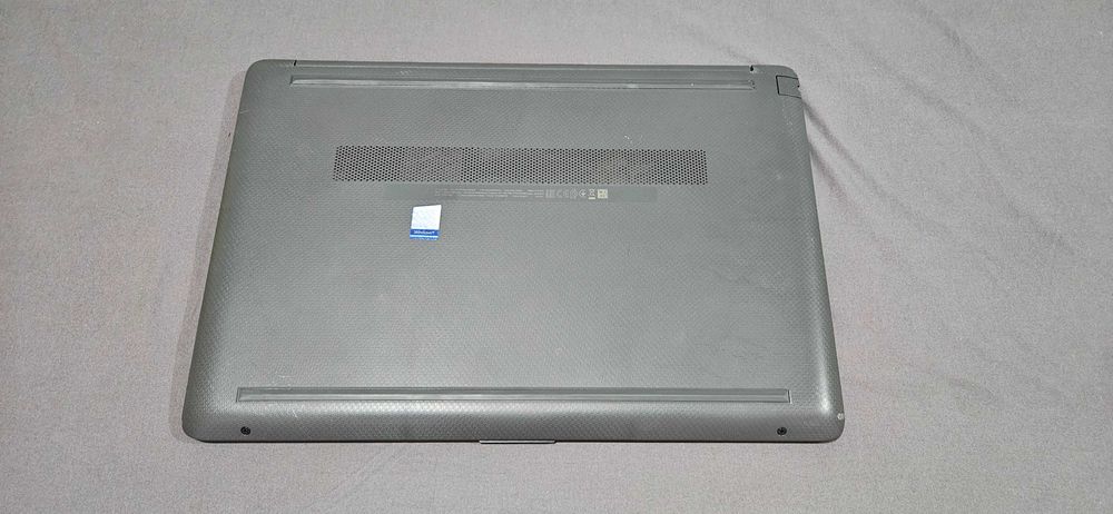 Laptop HP 250 G8 i5-1035G1 16GB RAM, 256GB SSD Windows 10 Pro OEM