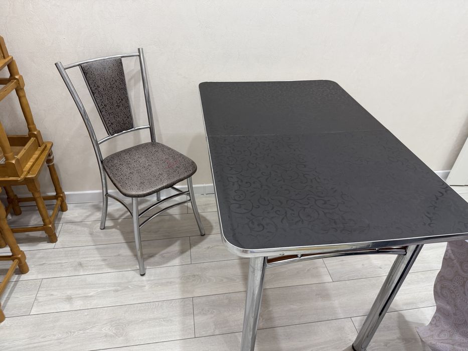 Продам стол со стульями