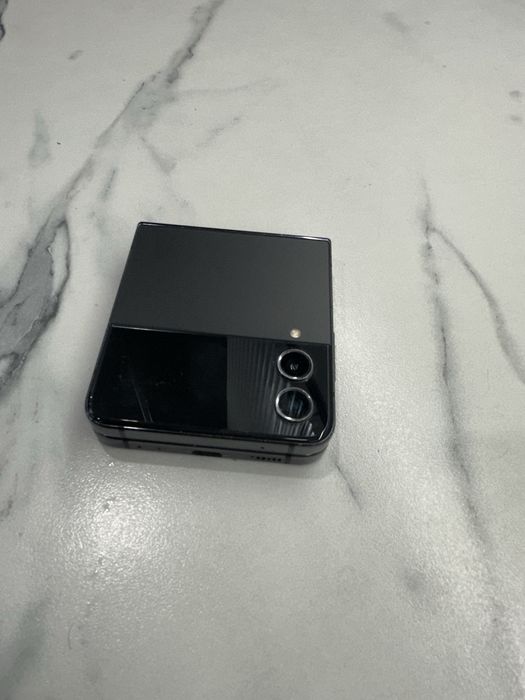 Продам  Galaxy Z Flip 4