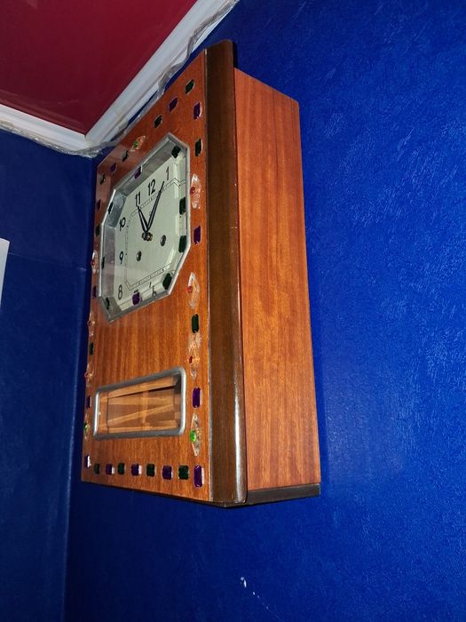 Продам часы настенные риалитетные антикварный