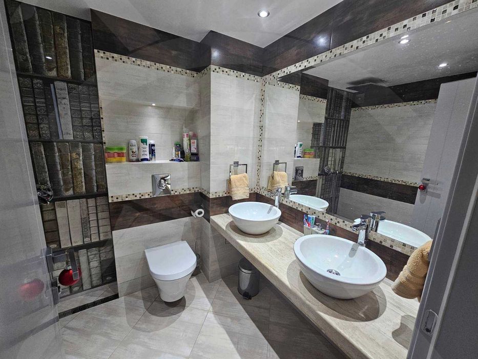 Продава се Тристаен апартамент в Пловдив, Младежки Хълм - 102 кв.м за 2432 €/кв.м - Снимка #3