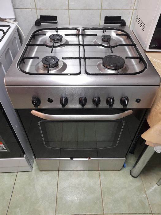 ARAGAZ inox 4 ochiuri cuptor,pe gaz.Functionabil