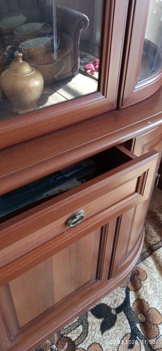 Сервант витрина с подсветкой