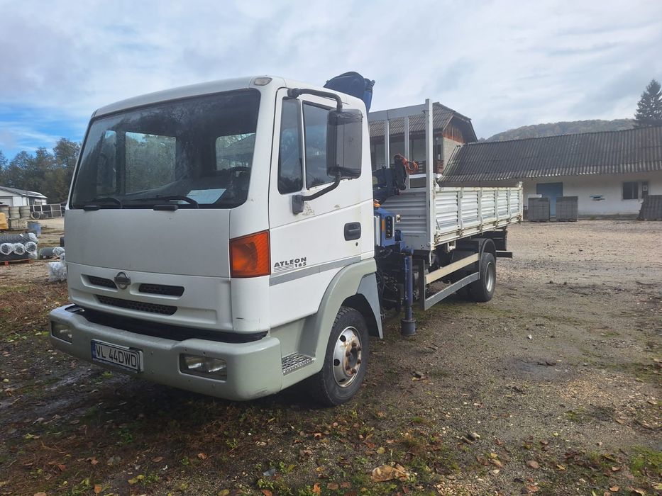 Nissan Atleon cu macara