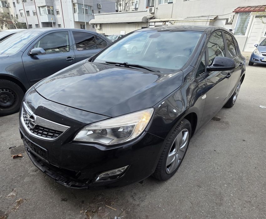 Opel Astra J 2011 GPL (ușor avariat)