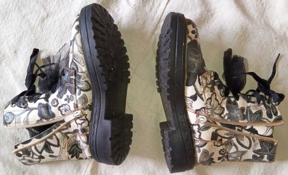 Дамски боти с флорален принт. Размер 39