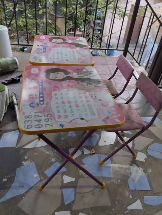 Продам детские столы со стульями