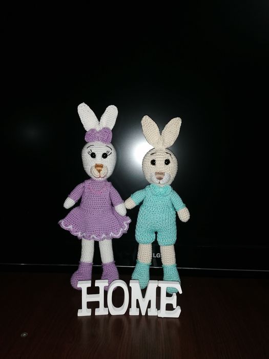 Iepurași croșetați manual