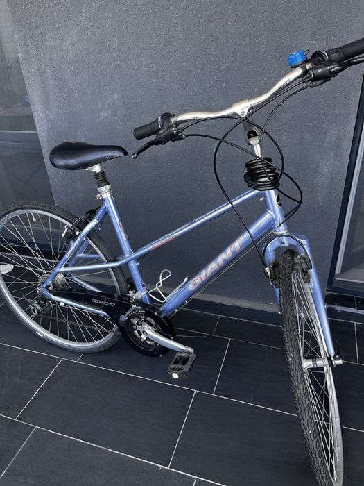 Bicicleta Giant mov metalic