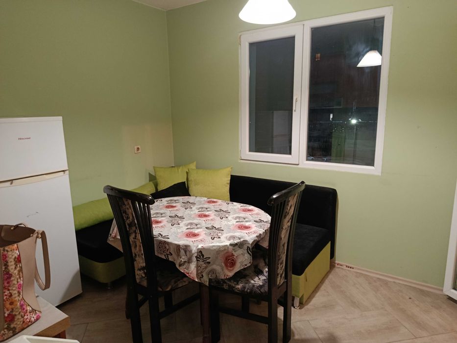 Дава се под наем Тристаен апартамент в Бургас, Меден рудник - зона В - 71 кв.м за 408 € - Снимка #1