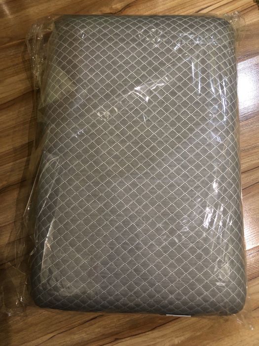 Подушка ортопедическая из латекса.