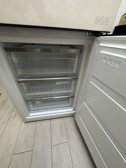 Продам холодильник Midea