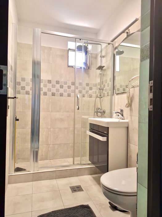 Apartament 3 camere, complet renovat, mobilat parțial, la doar 150 m de Plajă – Centru Mangalia